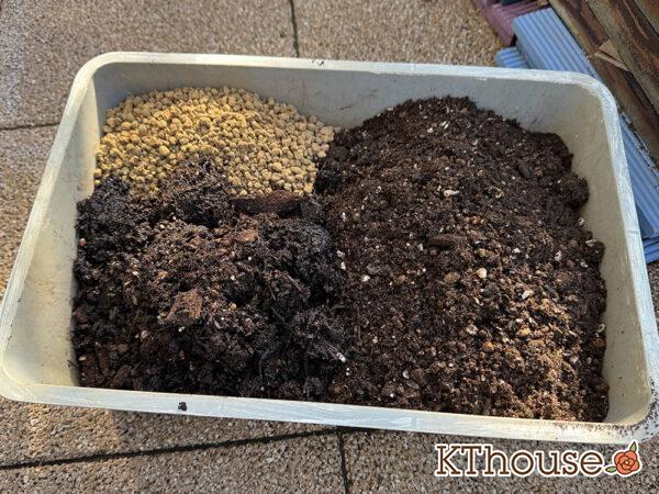 用土(自家製堆肥入り土・バーク堆肥入りの腐葉土・赤玉土 小粒)2025/11/10